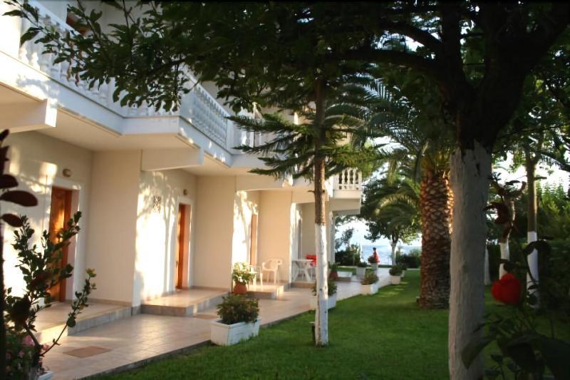Posidonia Pension Amarynthos Exteriér fotografie