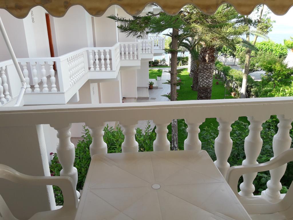 Posidonia Pension Amarynthos Exteriér fotografie
