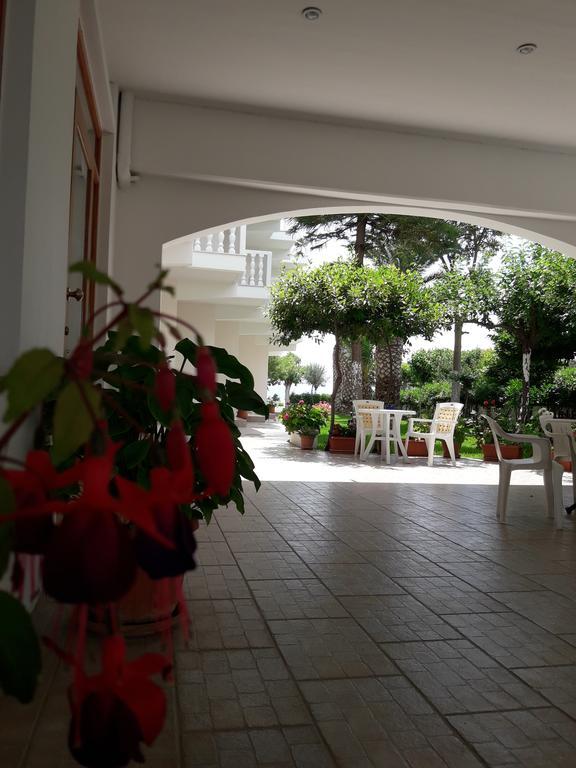 Posidonia Pension Amarynthos Exteriér fotografie